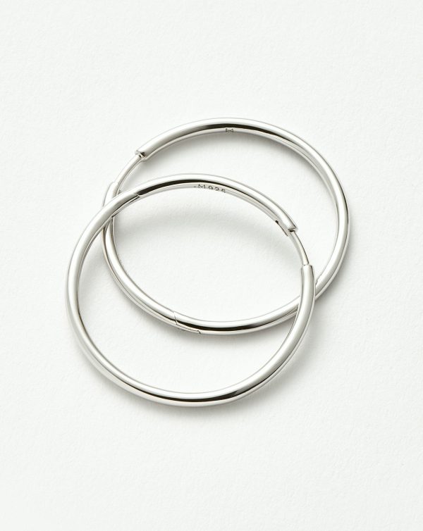 Classic Medium Hoop Earrings | Rhodium Plated on Recycled Sterling Silver - 图片 4