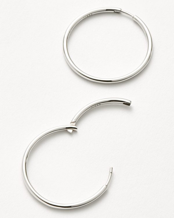 Classic Medium Hoop Earrings | Rhodium Plated on Recycled Sterling Silver - 图片 5