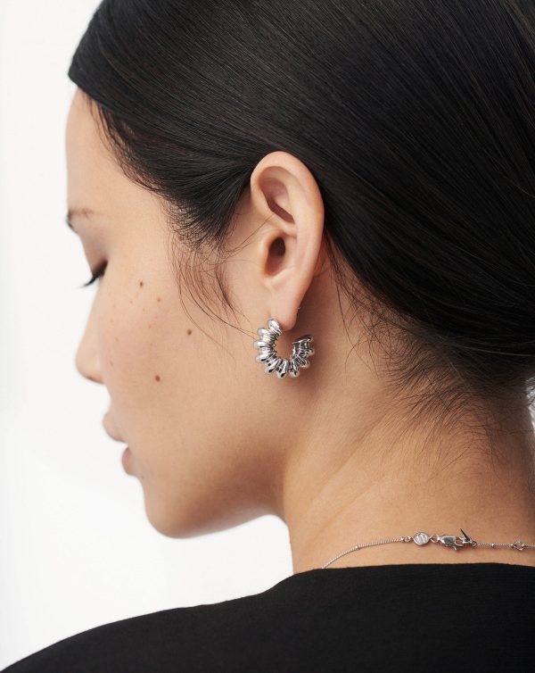 Medium Ridge Claw Hoop Earrings - 图片 3