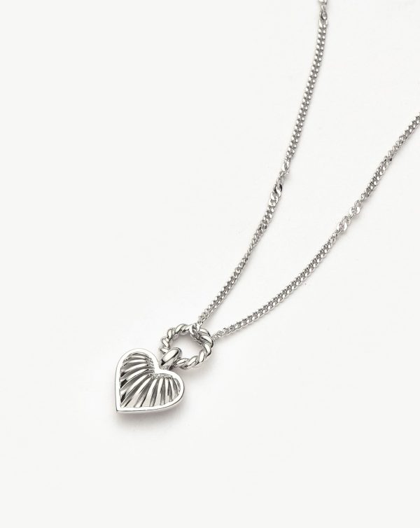 Mini Ridge Heart Charm Pendant Necklace | Sterling Silver - 图片 4