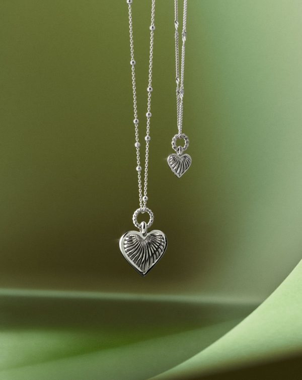 Mini Ridge Heart Charm Pendant Necklace | Sterling Silver - 图片 5