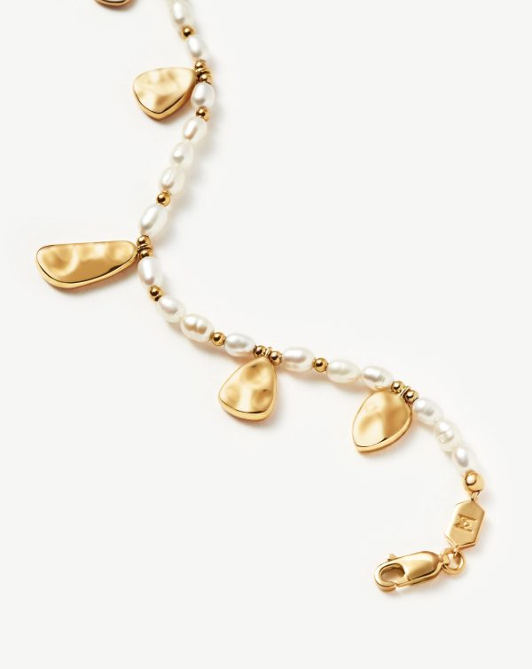 Molten Seed Pearl Hammered Charm Bracelet | 18ct Gold Plated/Pearl - 图片 2